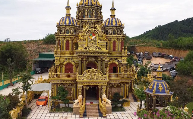 Nhìn cơ ngơi hoành tráng mỹ lệ này, rất nhiều người tò mò không biết vị đại gia này đã làm nghề gì để có thể giàu có đến như vậy.