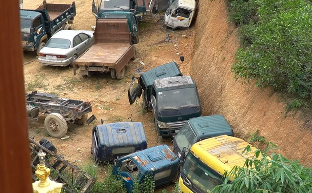 Anh thu mua xe ô tô cũ, máy xúc và một số loại máy móc khác về sau đó cho thợ tháo dỡ phụ tùng, linh kiện, máy móc trong xe ra. Xe nào còn tốt thì anh sẽ đại tu, sơn sửa, gò hàn, phục hồi,... rồi bán lại nguyên chiếc.