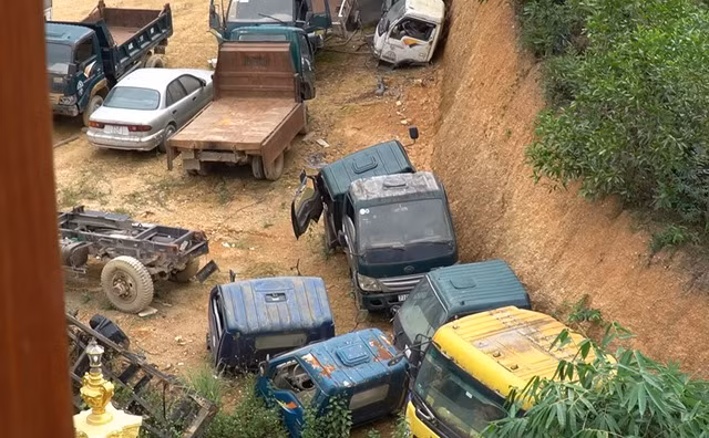 Anh thu mua xe ô tô cũ, máy xúc và một số loại máy móc khác về sau đó cho thợ tháo dỡ phụ tùng, linh kiện, máy móc trong xe ra. Xe nào còn tốt thì anh sẽ đại tu, sơn sửa, gò hàn, phục hồi,... rồi bán lại nguyên chiếc.