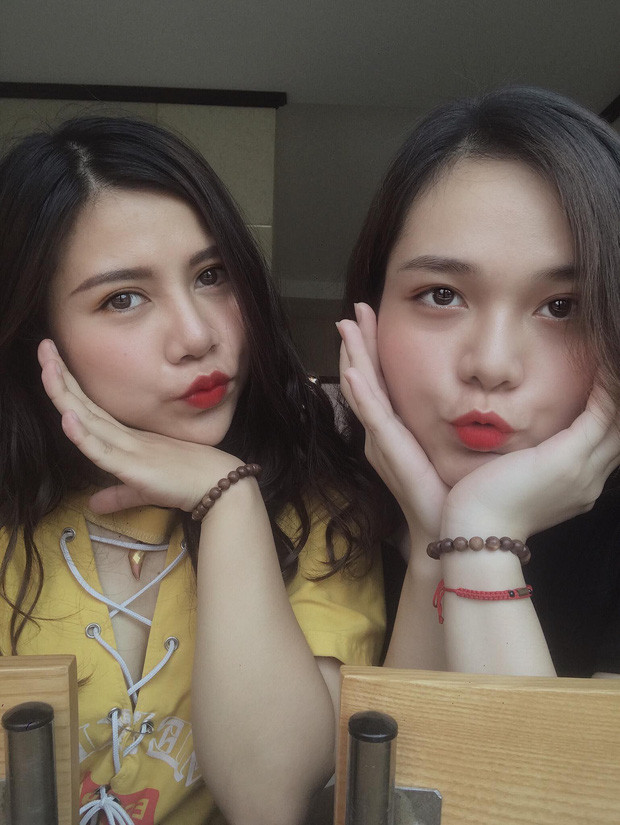 Nhiều người nhận xét nhan sắc của đôi bạn thân xinh đẹp Hà và Dương không kém cạnh so với các hot girl hiện nay.
