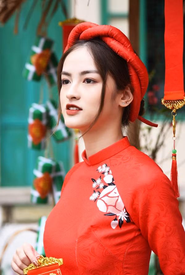 Không kém cạnh gì Em Bi, ứng viên Hoa hậu Việt Nam Hà My cũng sở hữu bảng thành tích học tập "khủng" và hiện tại cô nàng đang giữ vị trí phó ban Thời trang tại CLB MC và Thời trang ĐH Ngoại thương.