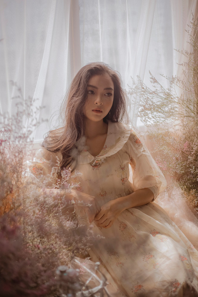 Hot girl Em Bi cho biết, cô có thể chơi được tất cả các bộ môn thể thao, đặc biệt môn cầu lông, bơi lội là thế mạnh.