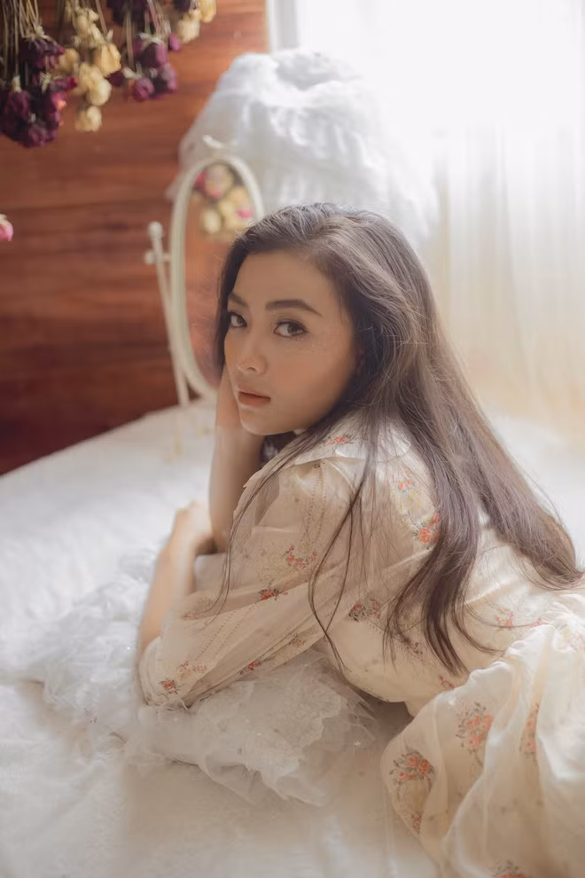 Ngoài học vấn đáng nể, cả hai cô gái đều được đánh giá sở hữu chiều cao, vóc dáng và đặc biệt là gương mặt rất "Hoa hậu Việt Nam".