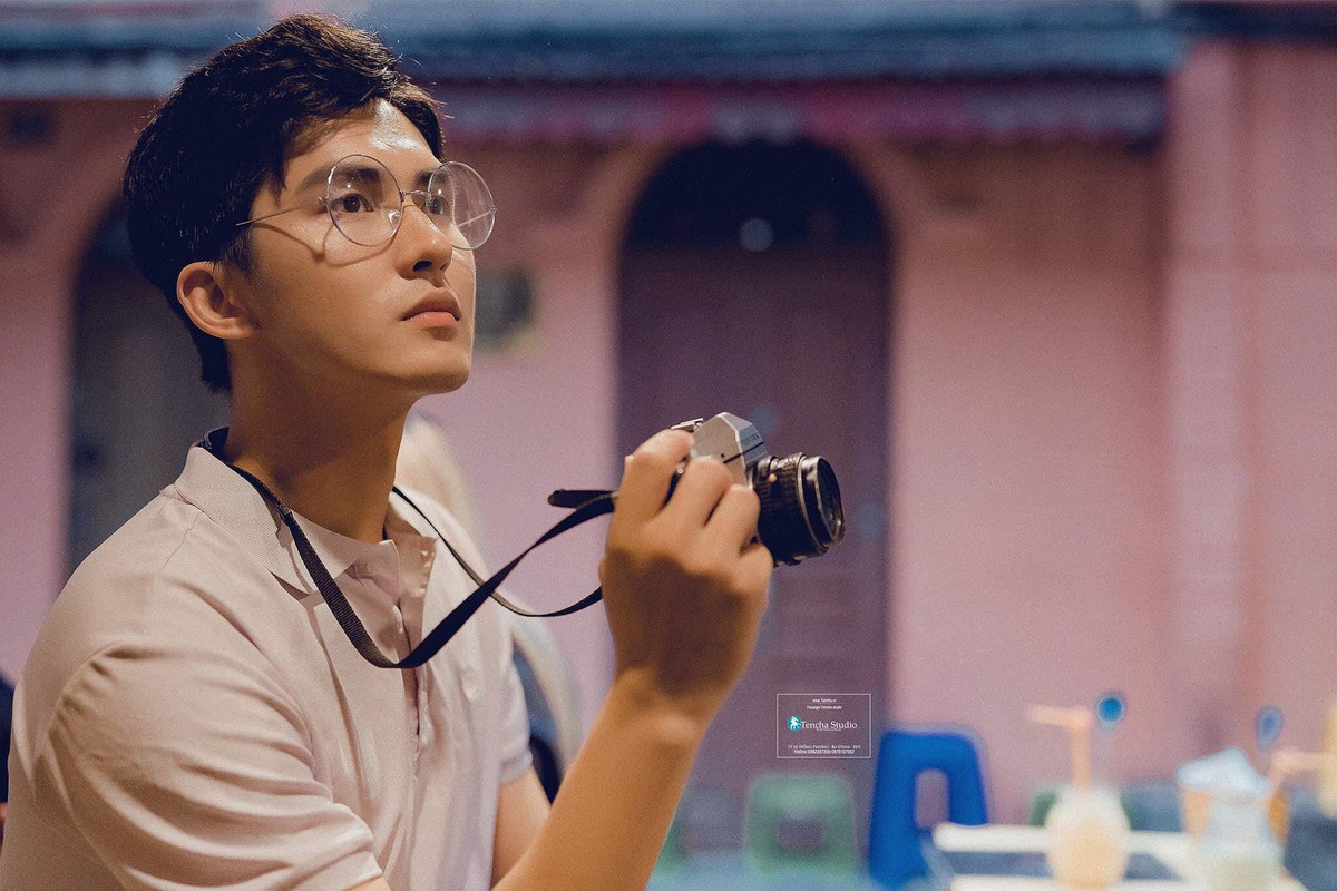 Trang cá nhân của thầy giáo điển trai hiện đã sở hữu hơn 19.000 lượt theo dõi.