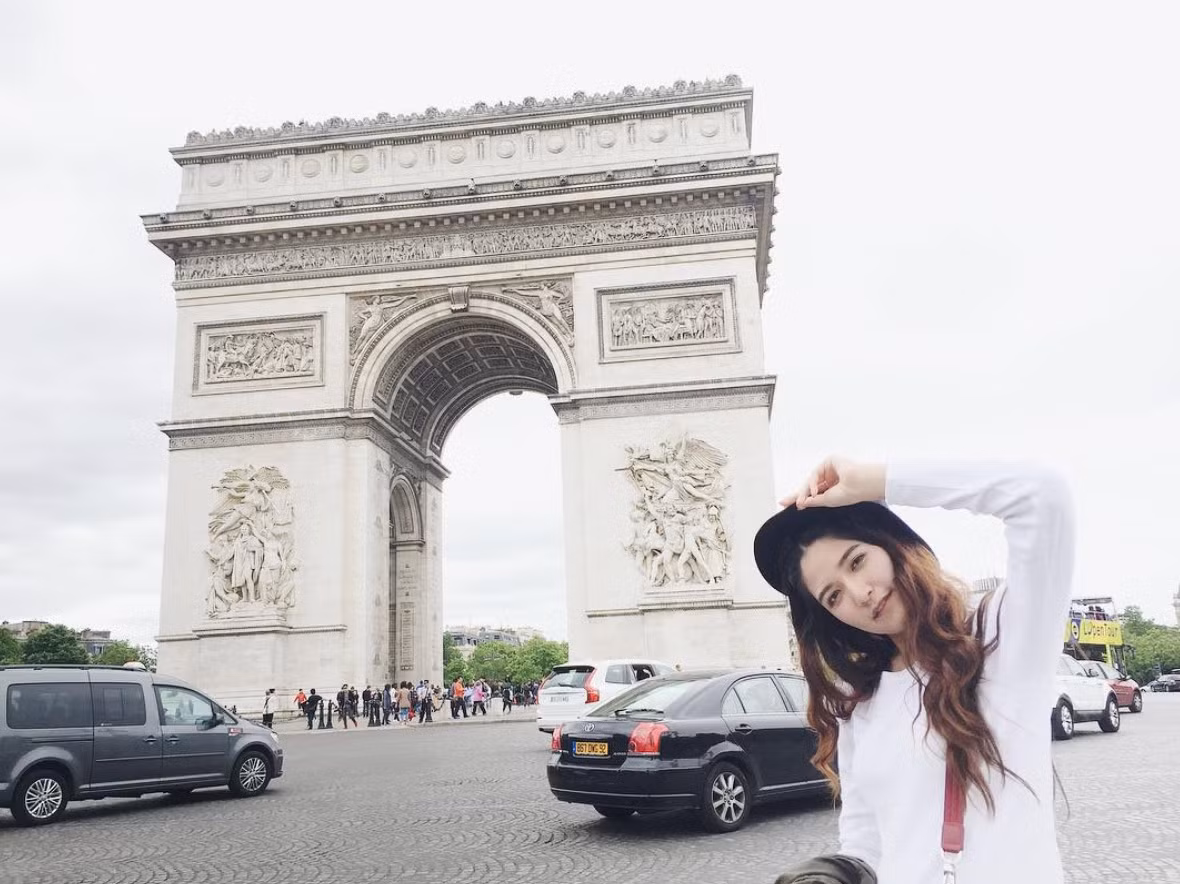 Hot girl đấu kiếm rất thích đi du lịch và yêu dịch chuyển. Trên mạng xã hội, cô thường xuyên đăng tải hình ảnh check-in ở khắp nới trên thế giới.