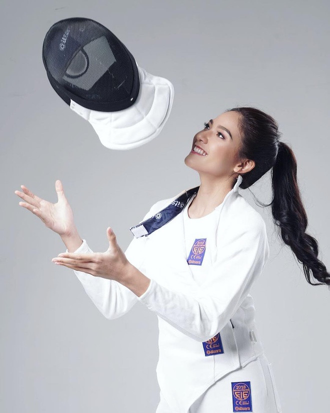 Chắc chắn, tại SEA Games năm nay, hot girl này sẽ là đối thủ đáng ngại của bộ môn đấu kiếm nữ. Cô nàng từng đạt huy chương đồng tại giải Brunei Open Fencing Championship 2017 và là đại diện Thái Lan duy nhất lọt top 64 tại giải World Fencing Championships 2019 ở Budapest, Hungary.