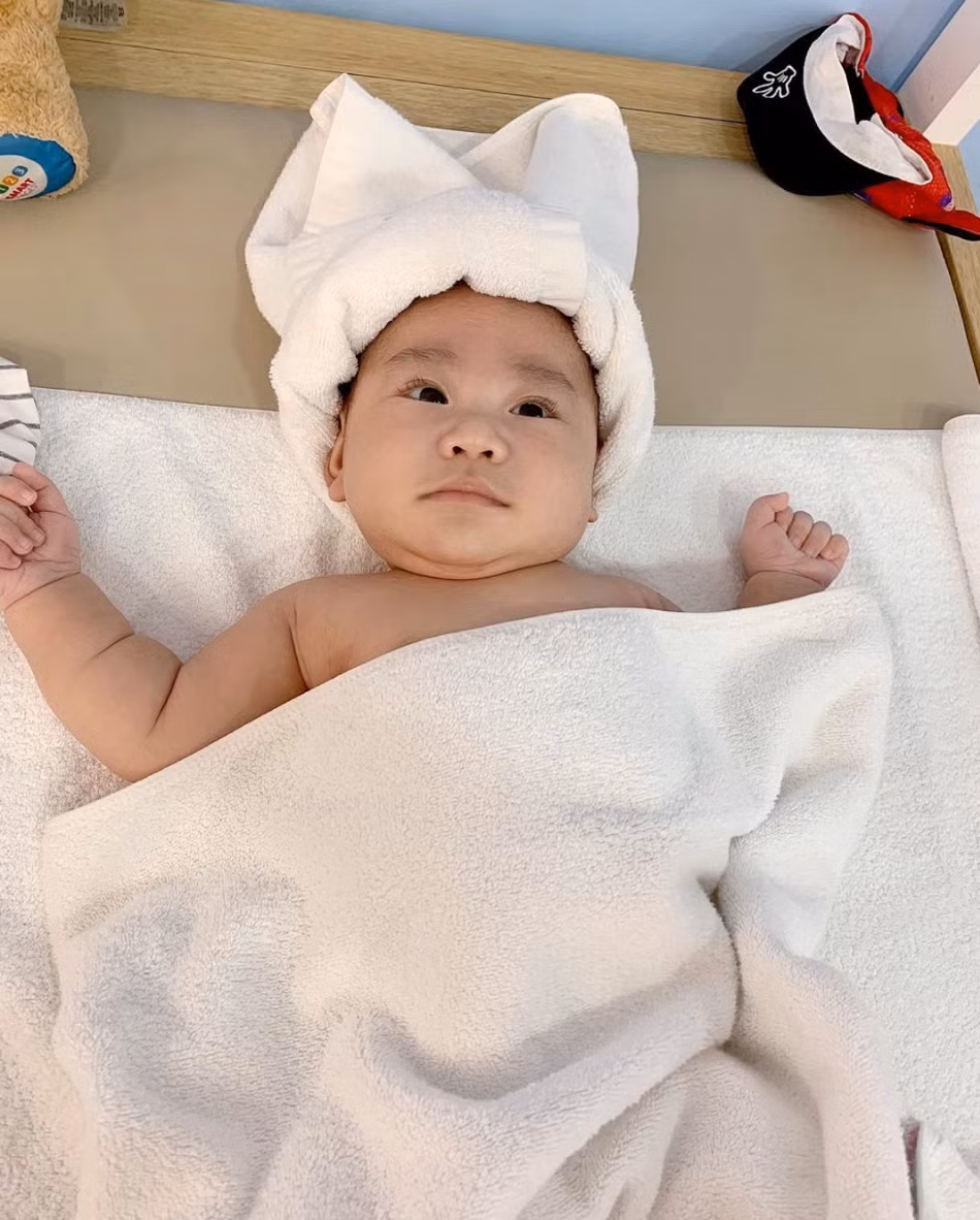 Nhím được nhận xét là giống bố và được kỳ vọng sẽ nối nghiệp sân cỏ của bác Tiến Dũng và bố Tiến Dụng.