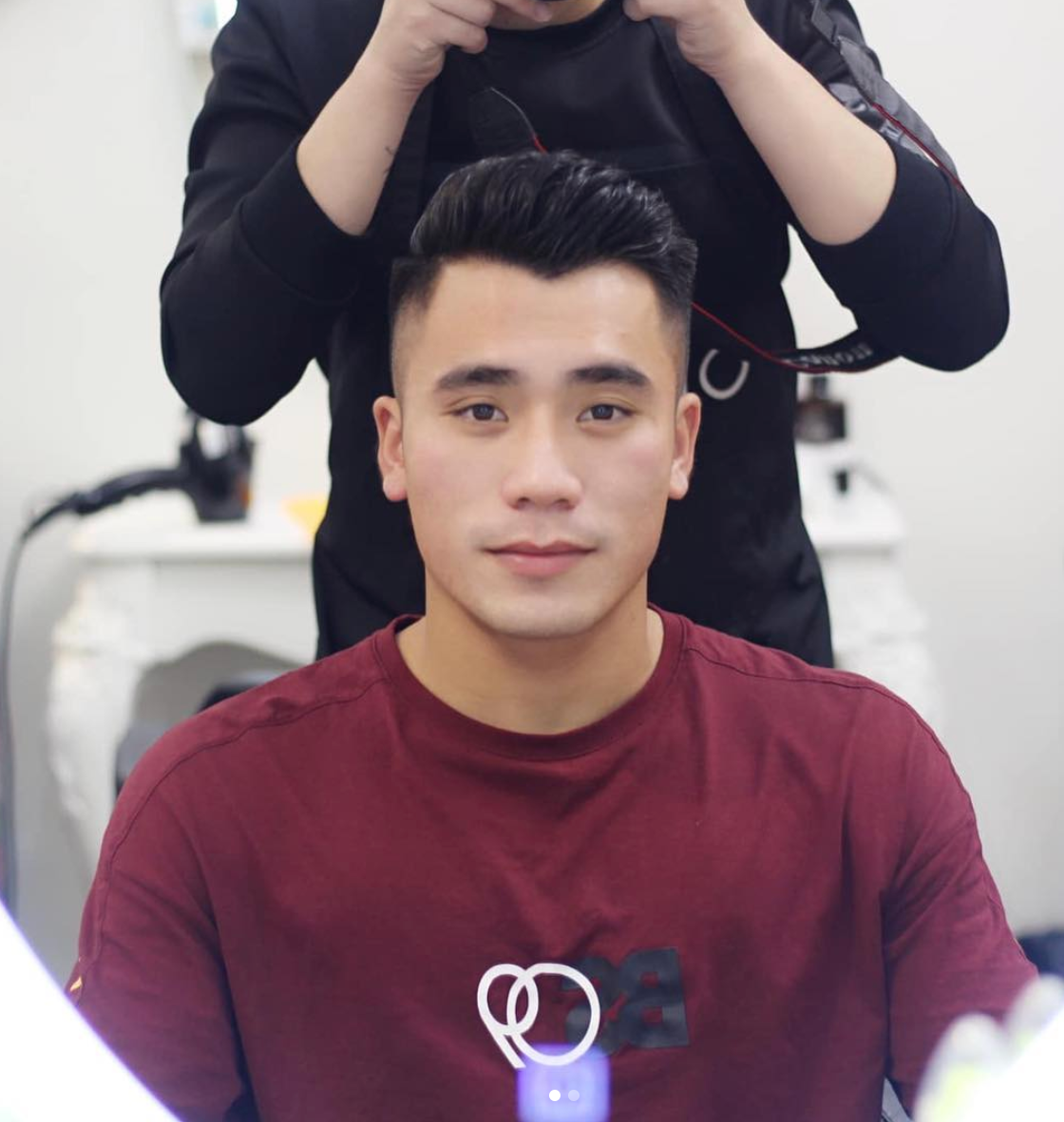 Cũng giống như anh trai là thủ môn quốc dân, Tiến Dụng là một trong những cầu thủ cực kỳ sát gái của U22 Việt Nam. Anh từng dính tin đồn hẹn hò với nhiều hot girl xinh đẹp.