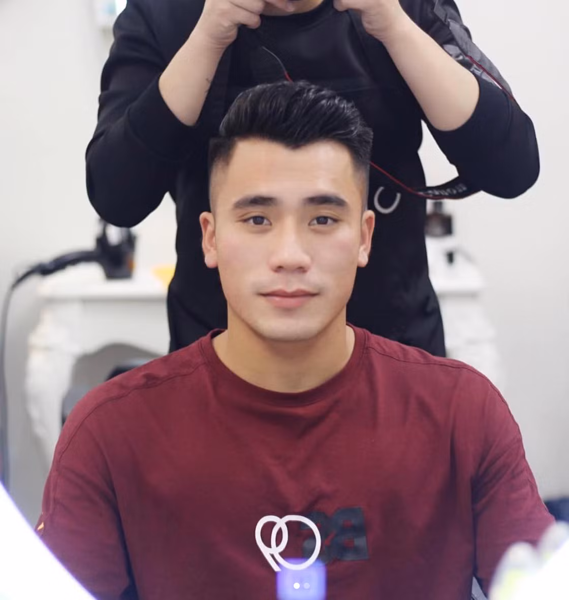 Cũng giống như anh trai là thủ môn quốc dân, Tiến Dụng là một trong những cầu thủ cực kỳ sát gái của U22 Việt Nam. Anh từng dính tin đồn hẹn hò với nhiều hot girl xinh đẹp.