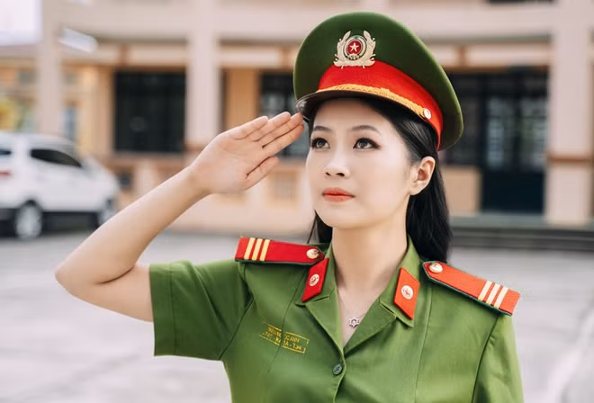 Ngay từ những vòng đầu của cuộc thi Người đẹp Du lịch Non nước Cao Bằng 2019, Trần Ngọc Anh đã nằm trong top thí sinh được đánh giá cao nhờ gương mặt sắc sảo và vóc dáng cân đối. Kết thúc cuộc thi, cô nàng đoạt giải Á khôi thứ 2.