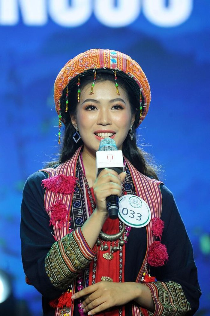 Cũng chính nhờ lợi thế từ gương mặt và hình thể, nữ cảnh sát dân tộc Tày mạnh dạn bước chân vào các cuộc thi nhan sắc. Mới đây, Ngọc Anh tham dự vào cuộc thi Người đẹp Du lịch Non nước Cao Bằng 2019.