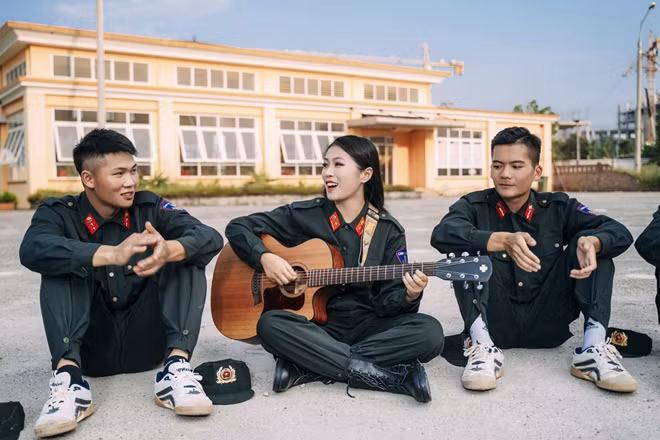 Chia sẻ về quyết định bước chân đi thi nhan sắc, Ngọc Anh chia sẻ: "Đây là lần đầu tiên mình tham gia cuộc thi nhan sắc. Ban đầu mình hào hứng nhưng cảm thấy tự ti nên chưa dám đăng ký ngay. Được sự động viên, cổ vũ của mọi người, mình đã tự tin hơn. Mình cảm ơn những lời khen ngợi mà mọi người đã ưu ái dành cho mình".