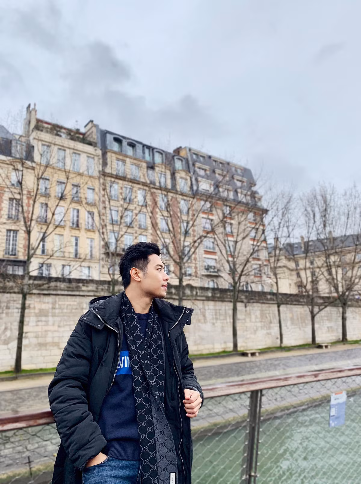 Chia sẻ về việc này, nam MC cho biết muốn để mọi thứ tự nhiên, phải tranh thủ tận hưởng quãng thời gian độc thân vì biết đâu sau này không được cô đơn nữa.