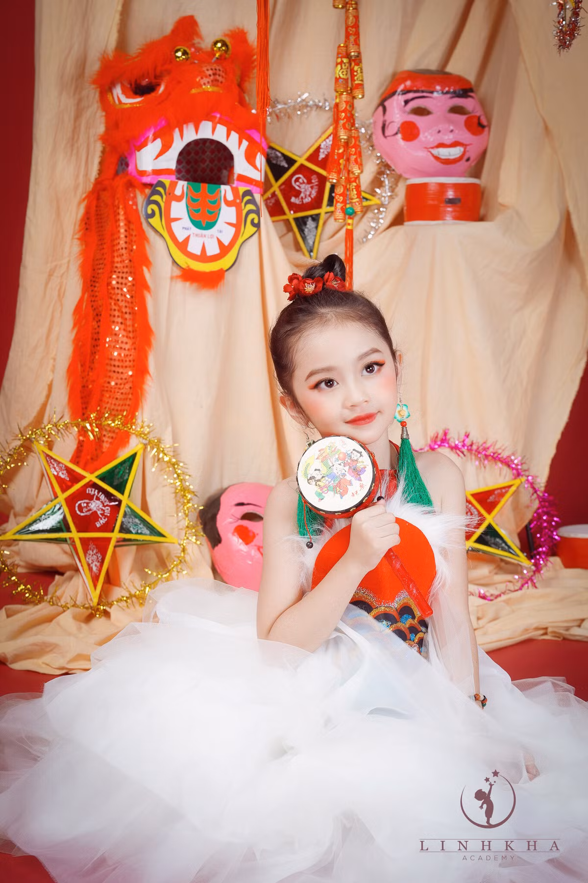 Biết đến chị Hằng, chú Cuội qua lời kể của mẹ, bởi vậy Trung thu năm nay khi được vào vai chị Hằng phiên bản nhí, cô bé lớp 1 tên Sushi rất háo hức.