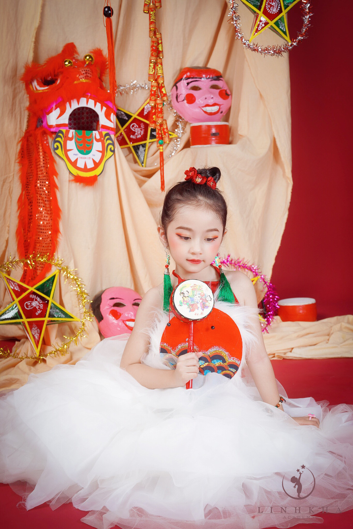 Được biết, mẹ Sushi quyết định chụp ảnh Trung thu cho con gái 6 tuổi như 1 món quà dành cho bé dịp tết đoàn viên này.