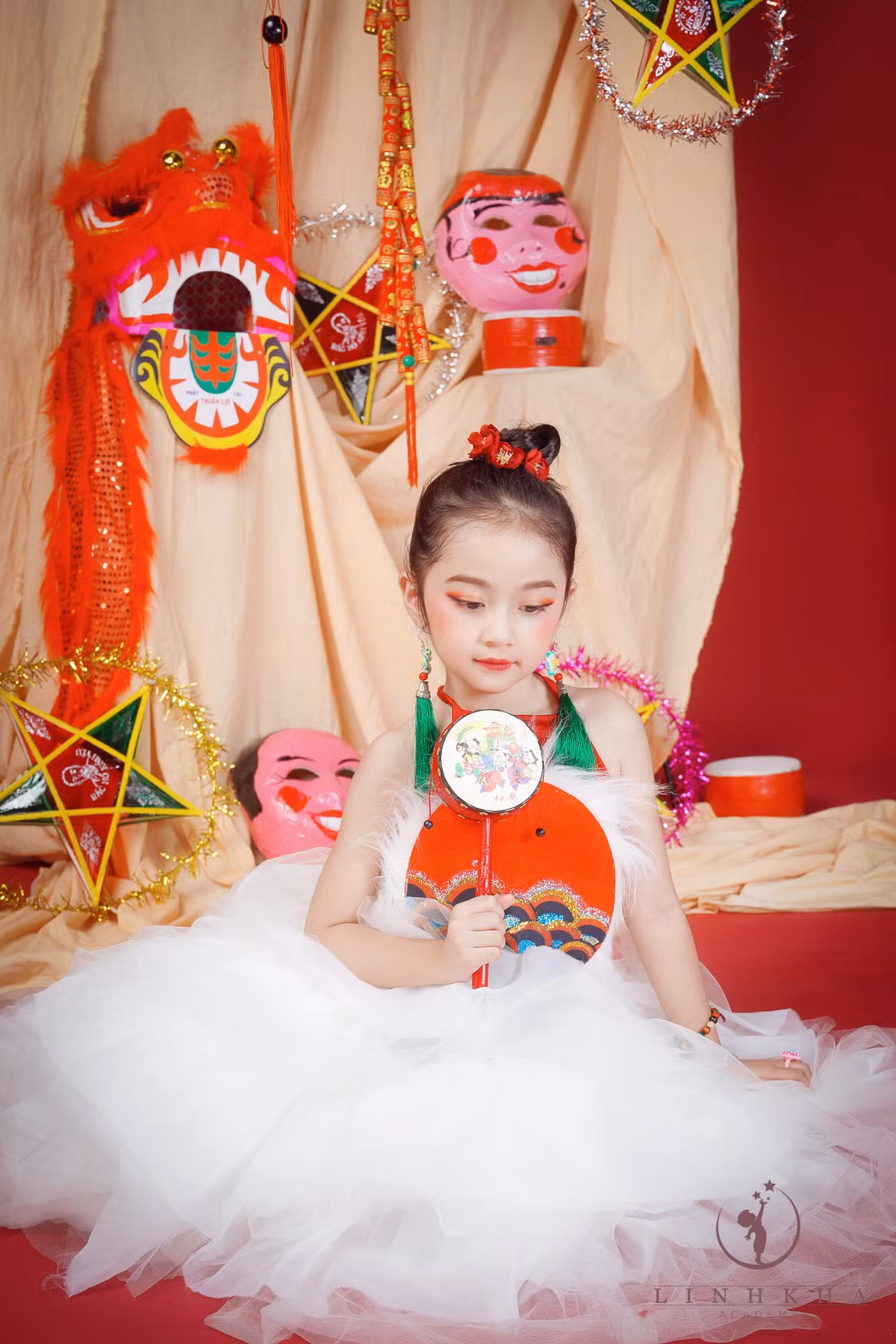 Được biết, mẹ Sushi quyết định chụp ảnh Trung thu cho con gái 6 tuổi như 1 món quà dành cho bé dịp tết đoàn viên này.