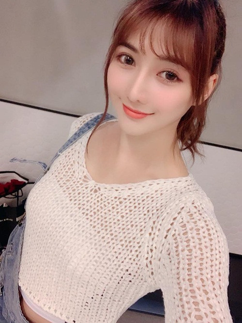 Theo chia sẻ từ mẹ của Bồng Bồng, cô gái này sớm phụ giúp mẹ bán hàng từ bé vì sợ mẹ phải làm việc quá sức. Ảnh: xahoi.com.vn