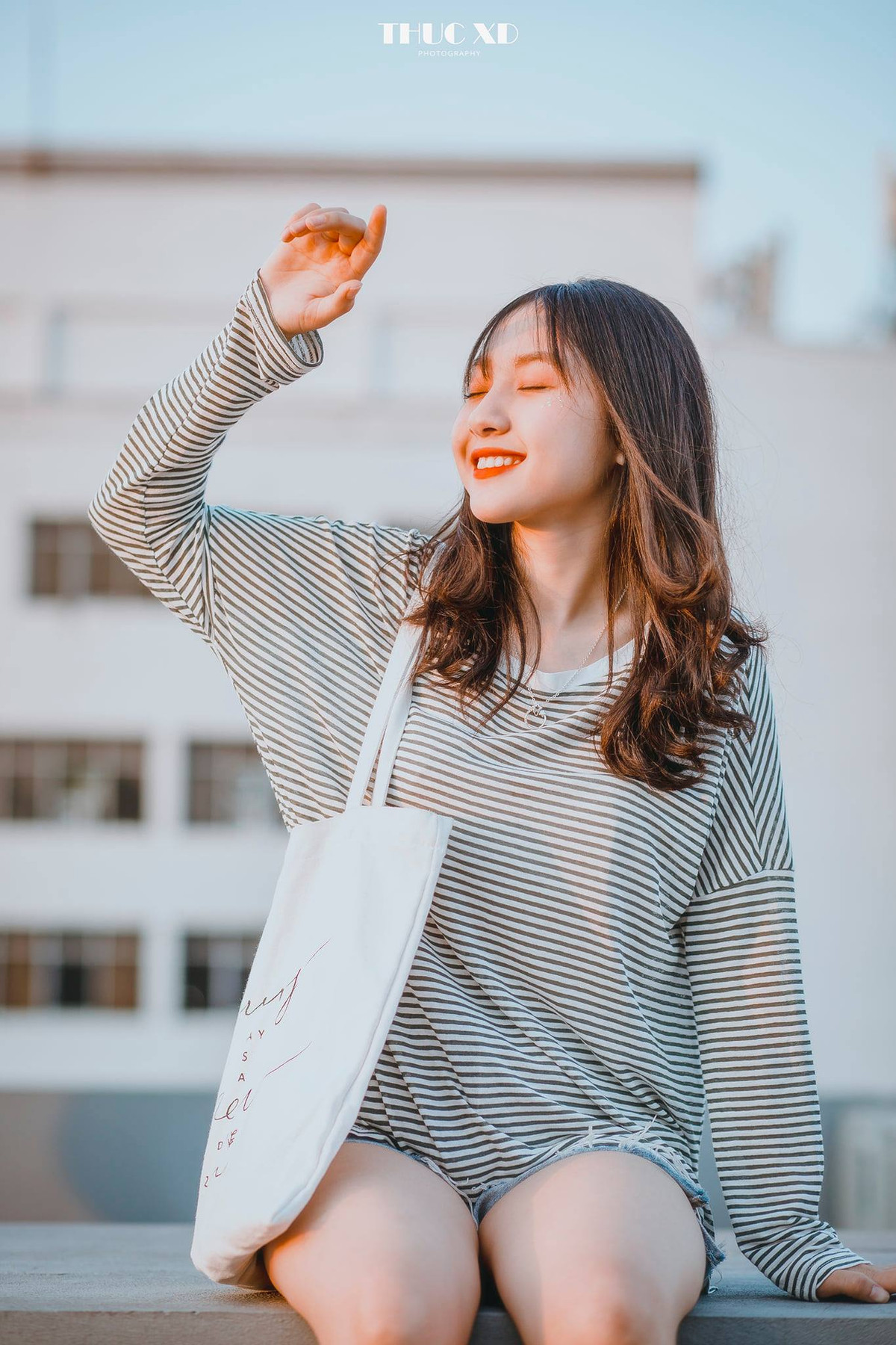 Rất nhanh sau đó, thông tin của nữ sinh trường Kinh tế Quốc dân này đã được tìm ra. Cô bạn là Lê Thị Hiền, quê Nghệ An, đang là sinh viên năm nhất ngành Quản lý công, trường ĐH Kinh tế Quốc dân.