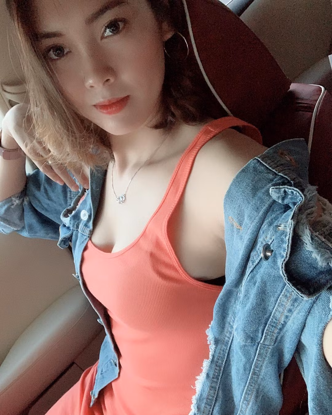 Không chỉ được chú ý nhờ đấu võ giỏi, cô nàng còn sở hữu nhan sắc xinh đẹp và đặc biệt là nước da trắng khác hẳn các VĐV khác.