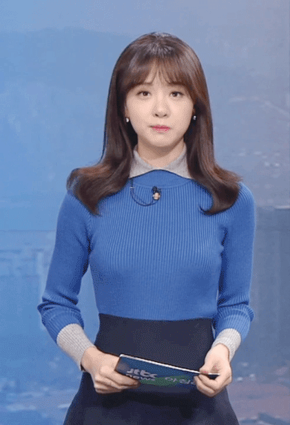 Sở hữu ngoại hình xinh đẹp, trẻ trung, cô nhận được nhiều tình cảm yêu mến của khán giả, được ưu ái với nhiều danh xưng như "MC quốc dân", "nữ thần LMHT".