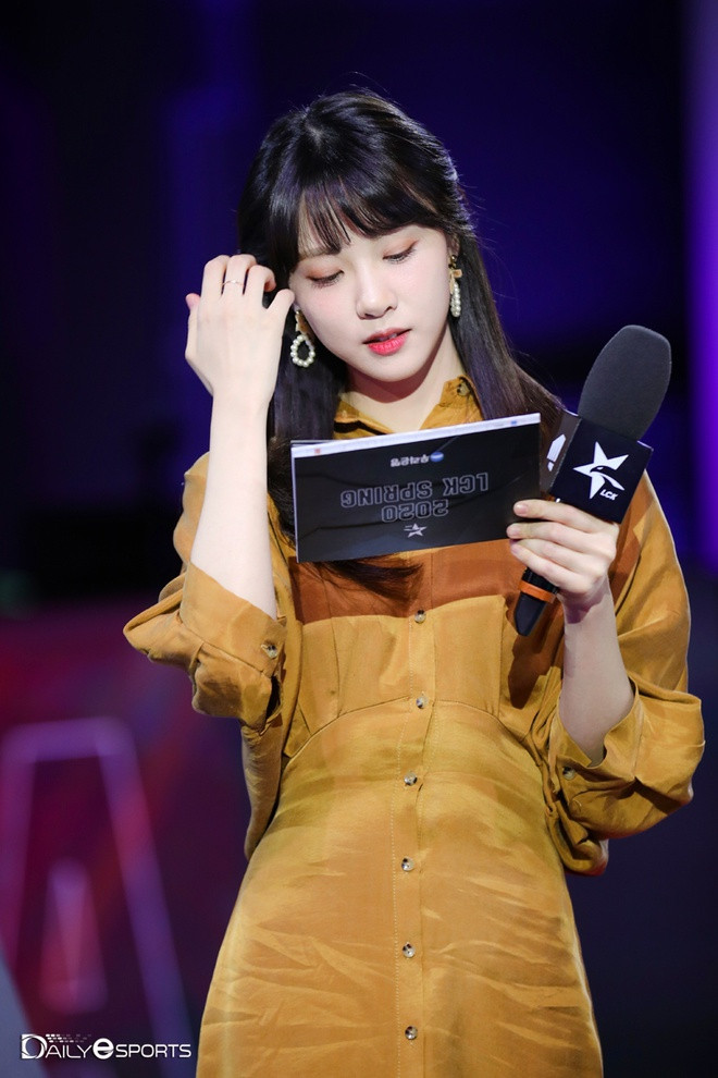 "Tôi vô cùng xin lỗi vì những phát ngôn của mình. Tôi xấu hổ vì hành động này và xin hứa rằng sẽ không bao giờ tái diễn. Thông tin về việc rời LCK đáng ra phải được đăng tải sớm hơn, nhưng vì lịch trình còn lại khá bận rộn nên tôi đã chưa kịp thông báo", Min-ah viết.