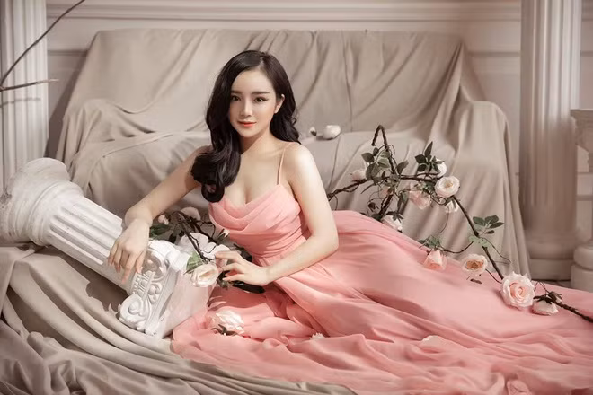 Cuối năm 2019, MV Em muốn cho anh xem này của Nhã Tiên bị gỡ bỏ vì có nội dung thô tục. Bản thân 10X cũng bị chỉ trích vì ăn mặc phản cảm, khoe da thịt và giọng hát yếu. Từ "hot girl ngủ gật", "hot girl World Cup" có bước đệm tốt, 10X Hưng Yên hiện là gương mặt gắn với thị phi và các phát ngôn gây sốc. Thậm chí, mạng xã hội còn xuất hiện nhiều diễn đàn, hội nhóm đòi tẩy chay, từ chối sự xuất hiện của 10X