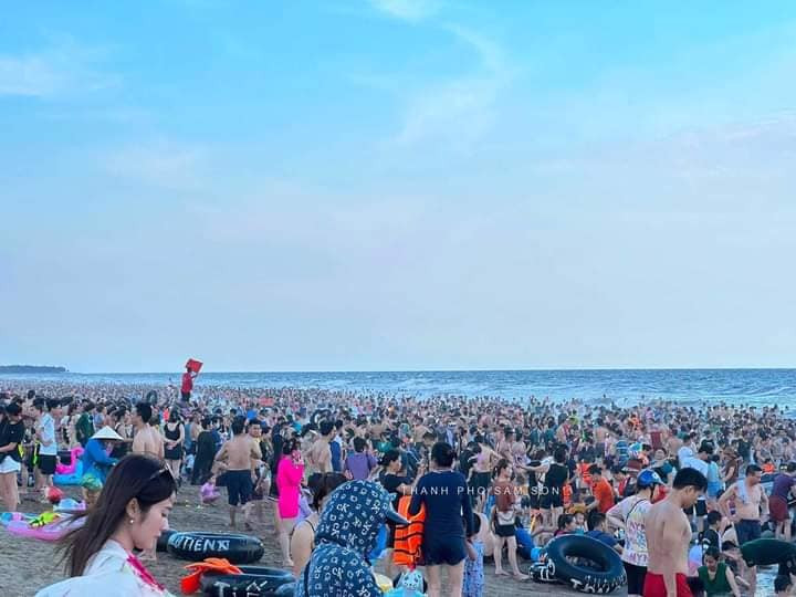 Sầm Sơn năm nào cũng là một điểm đến được nhiều người lựa chọn, không chỉ du khách trong tỉnh mà còn du khách ở những tỉnh lân cận.