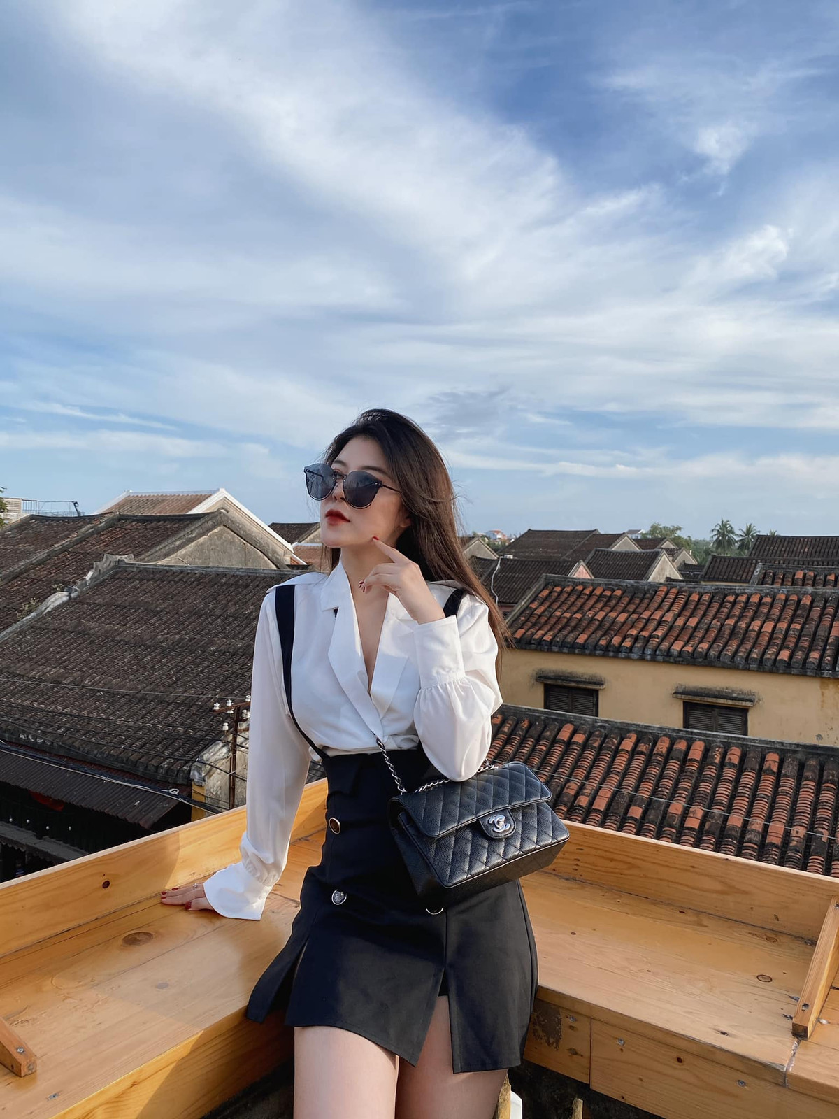 Cô nàng cũng có gu thời trang cực chất, gây ấn tượng trong mỗi bức ảnh được đăng tải.