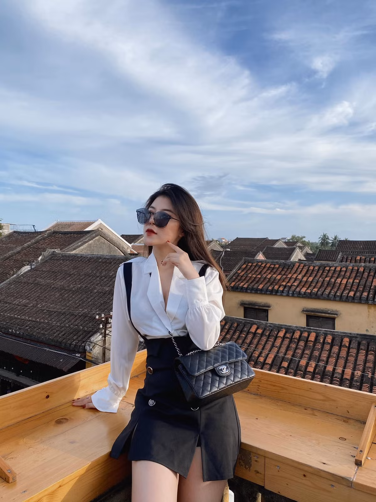 Cô nàng cũng có gu thời trang cực chất, gây ấn tượng trong mỗi bức ảnh được đăng tải.