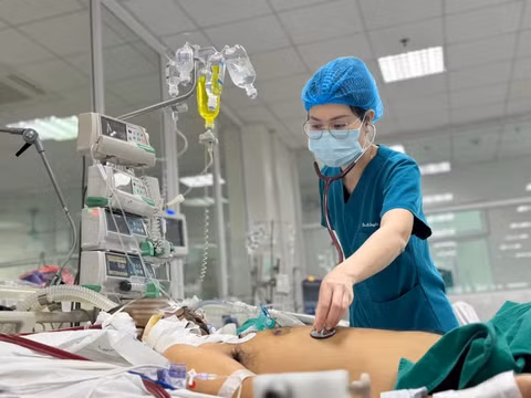 Nguoi dan ong 36 tuoi nguy kich vi nhiem khuan 'an thit nguoi'