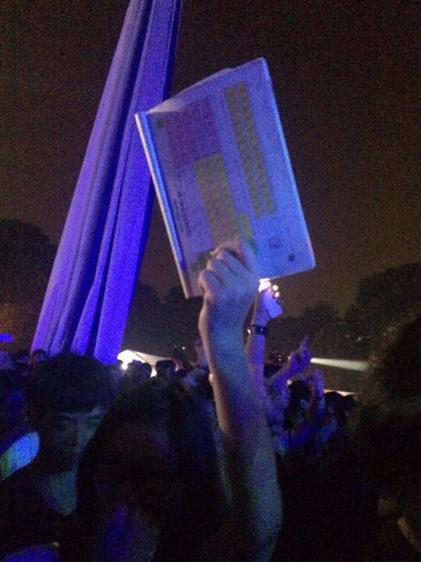 Không biết dưới tiếp nhạc xập xình thì nhìn bảng hoá trị có nhớ được gì hay không? Nhiều người còn đùa rằng, đi countdown về thì bị mất luôn bảng hoá trị khiến nạn nhân khóc thét.