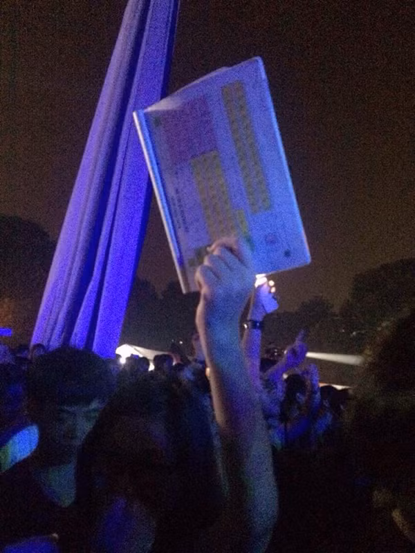 Không biết dưới tiếp nhạc xập xình thì nhìn bảng hoá trị có nhớ được gì hay không? Nhiều người còn đùa rằng, đi countdown về thì bị mất luôn bảng hoá trị khiến nạn nhân khóc thét.