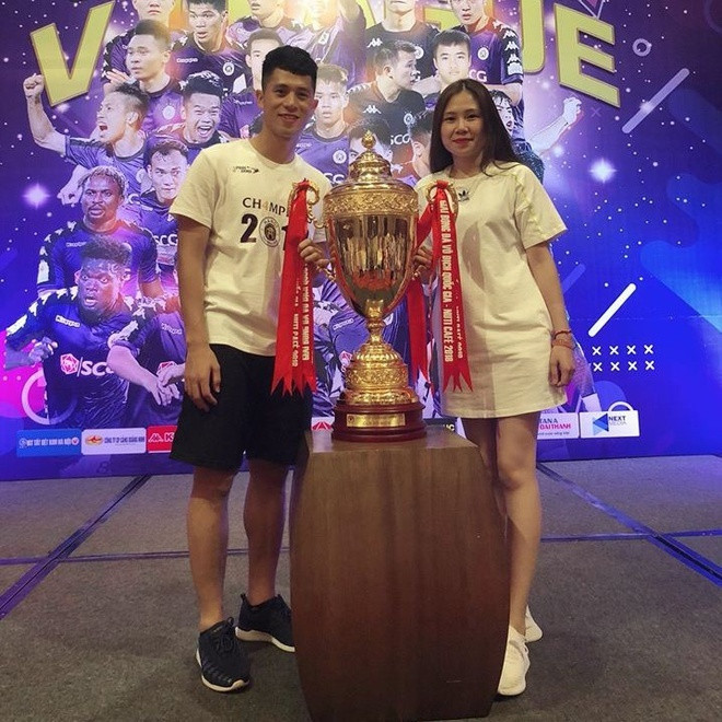 Cô cùng bạn trai đã ở bên nhau từ những ngày học cấp 3, khi anh chàng Trọng "sơ vin" vẫn đang thi đấu ở các giải trẻ.
