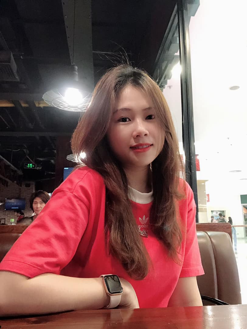 Bạn gái Đình Trọng sở hữu gu thời trang đơn giản, khoẻ khắn, không bao giờ khoe đồ hiệu hay quà được người yêu tặng.