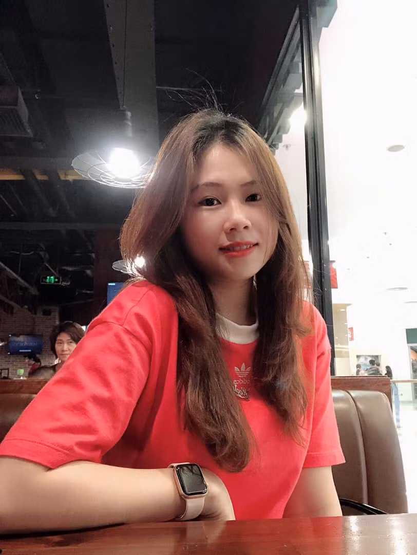 Bạn gái Đình Trọng sở hữu gu thời trang đơn giản, khoẻ khắn, không bao giờ khoe đồ hiệu hay quà được người yêu tặng.