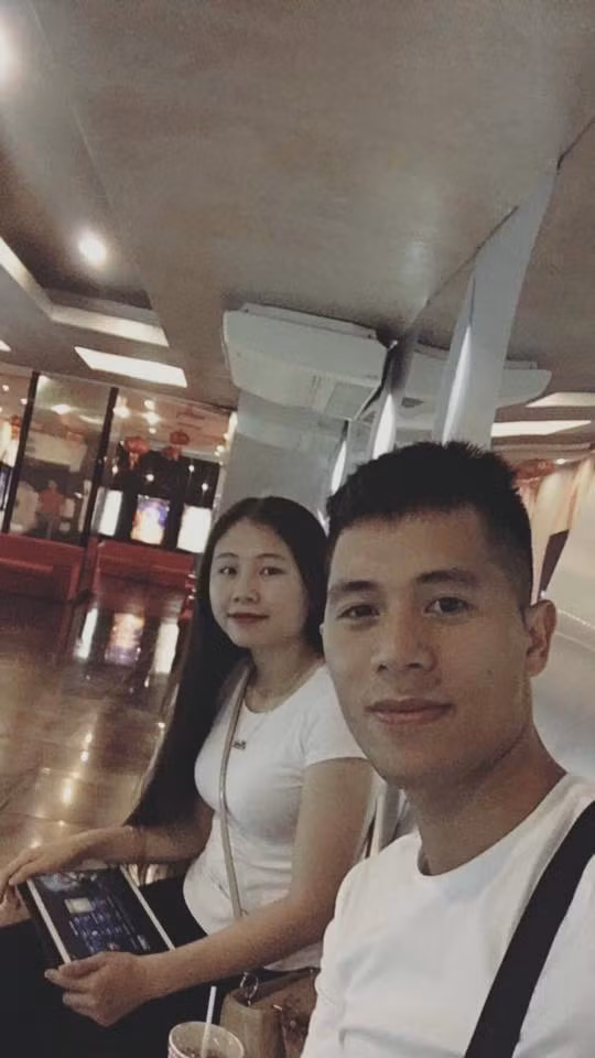 Giống như bạn trai, Trang Heo khá kín tiếng trên mạng xã hội. Từ khi Đình Trọng được chú ý sau VCK U23 Châu Á 2018 được tổ chức tại Thường Châu, cả hai không còn chụp ảnh chung nhưng vẫn nhiệt tình tương tác trên mạng xã hội.