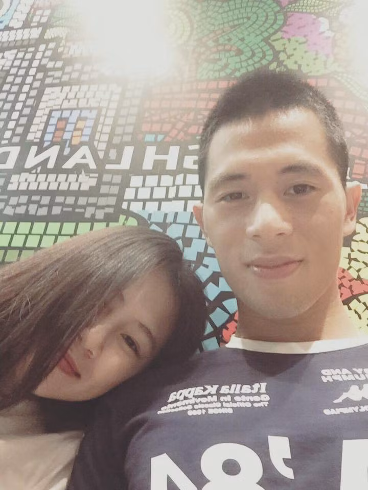 Trang Heo chỉ đăng tải hình ảnh xung quanh cuộc sống cá nhân, ngoài ra chưa từng chia sẻ về công việc, tình yêu hay sở thích. Cô cũng không đăng bài quảng cáo, PR như các nàng WAGs khác.