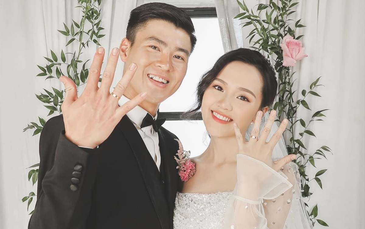 Vợ chồng Quỳnh Anh - Duy Mạnh khiến dân tình xuýt xoa ngưỡng mộ vì độ ngọt ngào, lãng mạn dù vừa qua dính phải tin đồn lục đục "đi đường quyền".