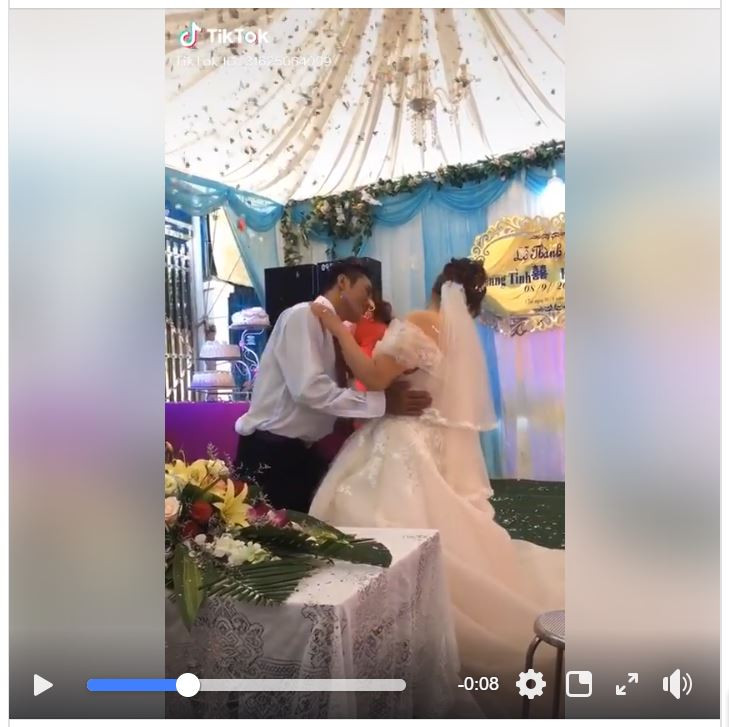 Khong hon chu re trong dam cuoi, co dau bi mang “khong giu the dien cho chong“