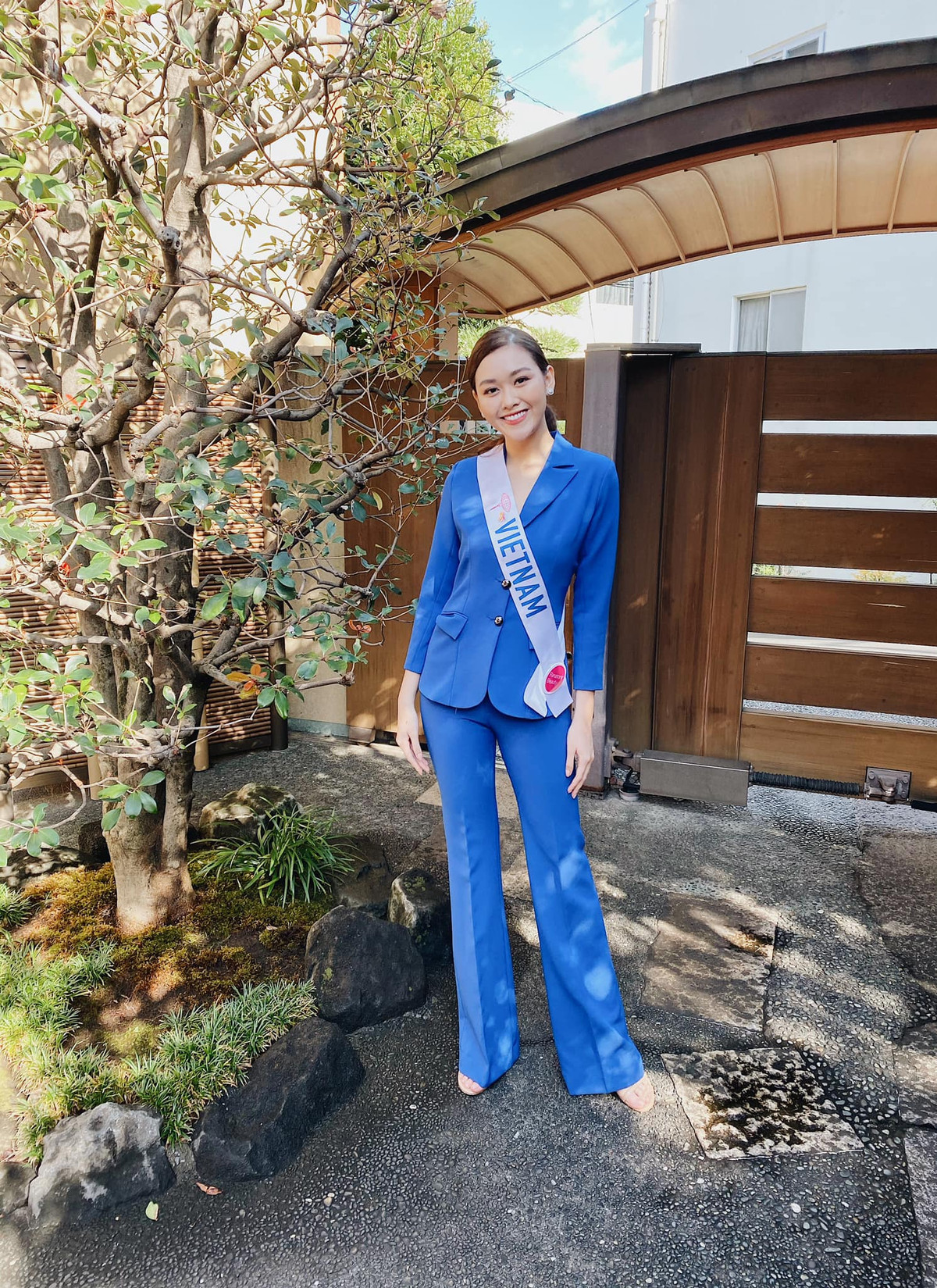 "Nụ cười chính là thứ ngôn ngữ kì diệu mà bất cứ ai dù thuộc bất kì quốc gia nào cũng đều hiểu được. Là một Hoa hậu Quốc tế, tôi hiểu sứ mệnh của mình chính là lan toả yêu thương, nụ cười và sự tử tế đến với tất cả mọi người, khiến mỗi ngày đều trở nên có ý nghĩa" - Tường San tự tin chia sẻ tại phần thi ứng xử Hoa hậu Quốc tế 2019.