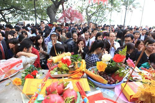 Vào những ngày đầu năm, những địa điểm trên không chỉ được trang hoàng lộng lẫy mà còn diễn ra nhiều chương trình triển lãm, hoạt động vui chơi giải trí phục vụ khách du lịch.