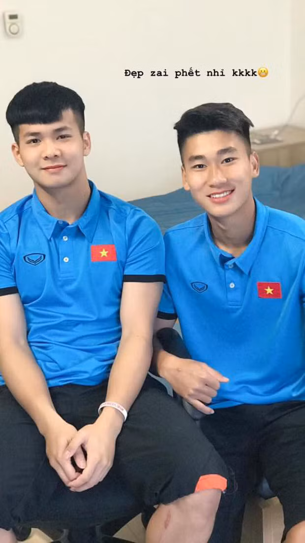 Với đôi mắt hí Hàn Quốc cùng nụ cười "tít" toả nắng, cái tên Mạnh Dũng ngay khi vừa xuất hiện trong danh sách triệu tập cầu thủ U23 Việt Nam đã nhanh chóng thu hút được sự quan tâm.