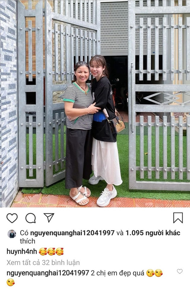 Mới đây, trên trang Instagram cá nhân, Huỳnh Anh bất ngờ đăng tải hình ảnh ôm ấp thân mật với mẹ Quang Hải. Vậy là mới công khai hẹn hò chưa được bao lâu, tiền vệ sinh năm 1997 đã đưa bạn gái về ra mắt gia đình.