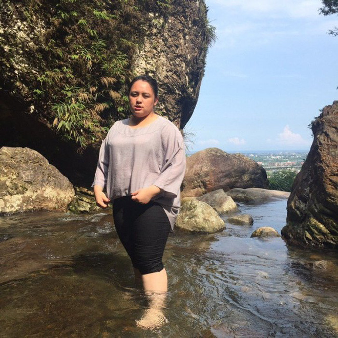 Có ngoại hình không mấy bắt mắt, Tiểu Miên thường xuyên bị bạn bè trêu đùa, thậm chí so sánh cô với con voi. Khi cô nàng mặc váy cũng bị những người xung quanh xúm vào bàn luận, cho rằng không mấy xinh đẹp nhưng lúc nào cũng đú đởn. Cũng chính vì bị châm chọc như vậy và cảm xúc không thể chịu được lời nói của thiên hạ nên cô nàng quyết tâm giảm cân.