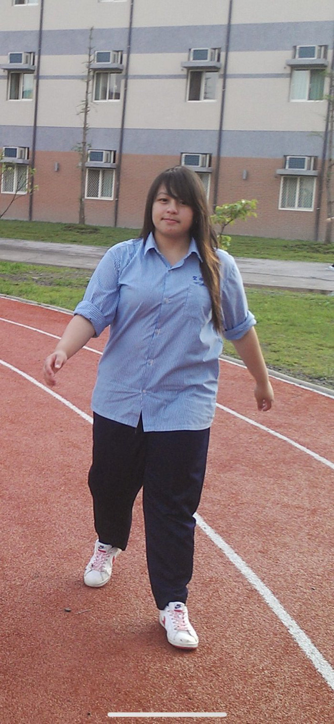 Theo chia sẻ của Tiểu Miên, từ nhỏ cô đã có thân hình mập mạp, rất khó giảm cân. Cân nặng của cô lên đến đỉnh khi học đến năm 4 đại học, áp lực học hành, thi cử khiến cô gái Trung Quốc ăn uống, ngủ nghỉ không khoa học. Điều này dẫn đến việc tăng mất kiểm soát, đã có lúc số bàn cân nhảy lên mức 104 cân.