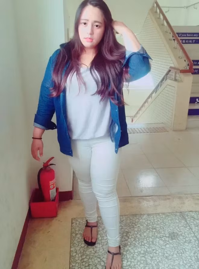 Thế nhưng với một cô nàng mập mạp từ nhỏ thì giảm cân không phải là hành trình đơn giản. Tiểu Miên đã điên cuồng luyện tập các bài giảm mỡ, sáng bơi, tối chạy, về nhà lại gập bụng.