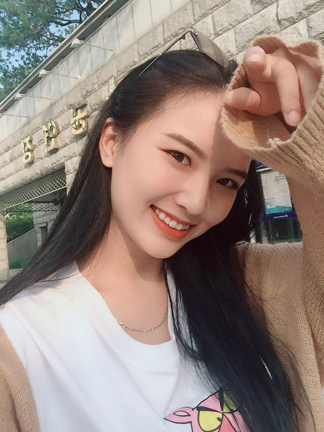 Có nhan sắc lại là dân chuyên ngành diễn xuất, sở hữu thần thái tốt nên Vân Anh thường xuyên được mời làm mẫu ảnh cho các thương hiệu thời trang.