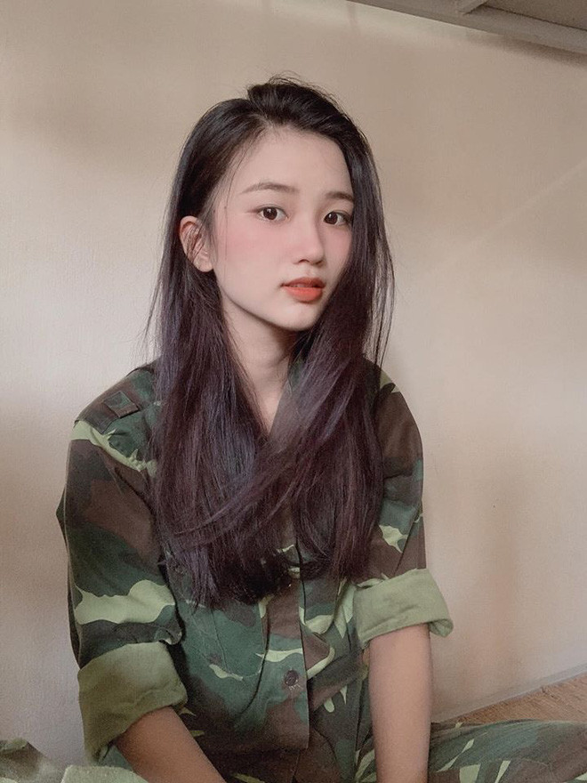 Chính bản thân diễn viên "Về nhà đi con" cũng từng chia sẻ, sau khi nổi tiếng cô nàng quay trở lại lớp học không hề có áp lực gì bởi có môi trường tốt, những người bạn chân thành như Vân Anh.