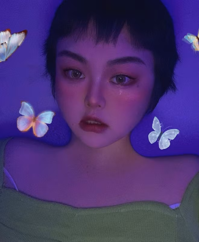 Lướt qua những tấm hình hay video của Tuyết Di, chắc chắn ai cũng nhận thấy rằng cô nàng sử dụng phần mềm chỉnh sửa ảnh hơi quá tay thế nhưng nhờ có nhan sắc xinh lạ mà chẳng mấy ai còn quan tâm đến điều đó.