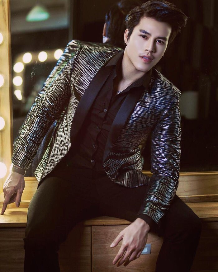 Việc đầu tiên Bình làm là giảm cân. Anh bạn tự lên kế hoạch tập gym, ăn uống cực khắt khe để ép bản thân vào khuôn khổ.